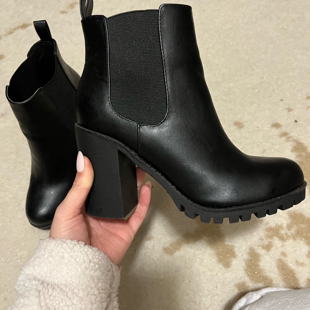 Black Chelsea booties - Picture 4 of 4
